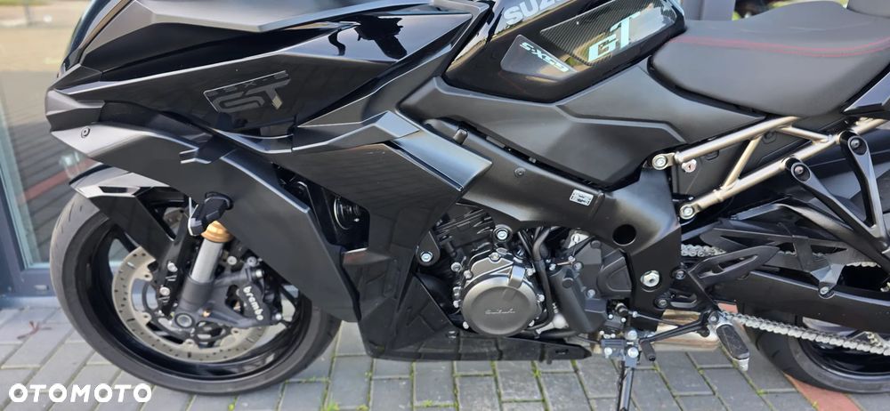 Suzuki GSX - 33