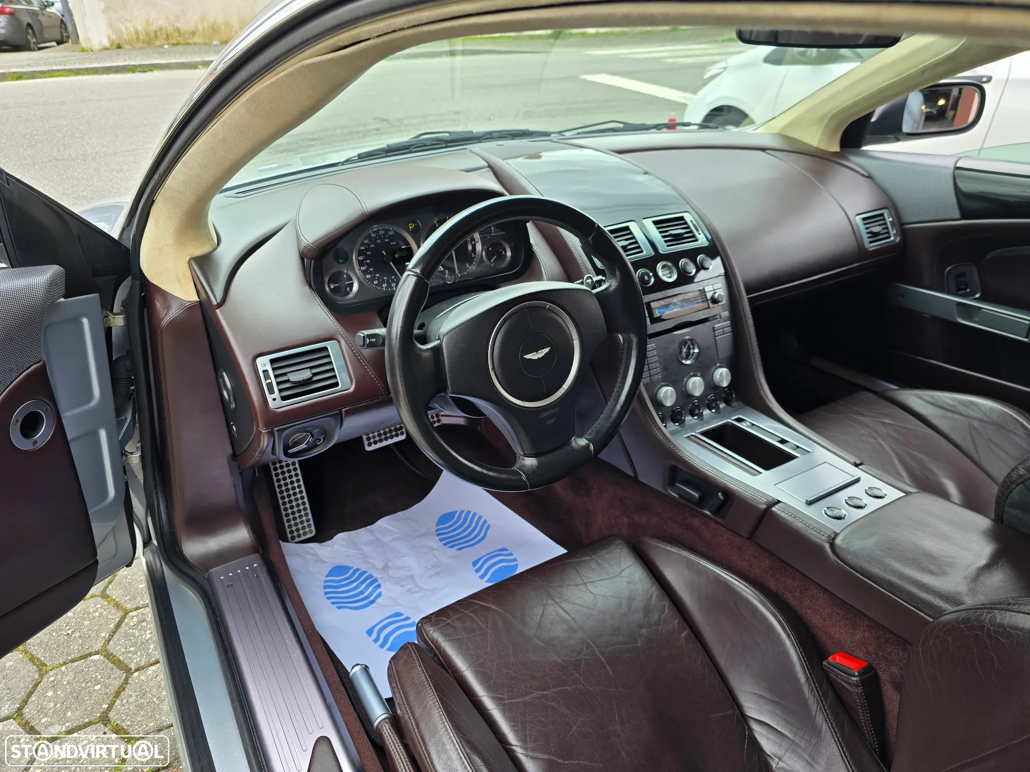 Aston Martin DB9 Coupe - 14