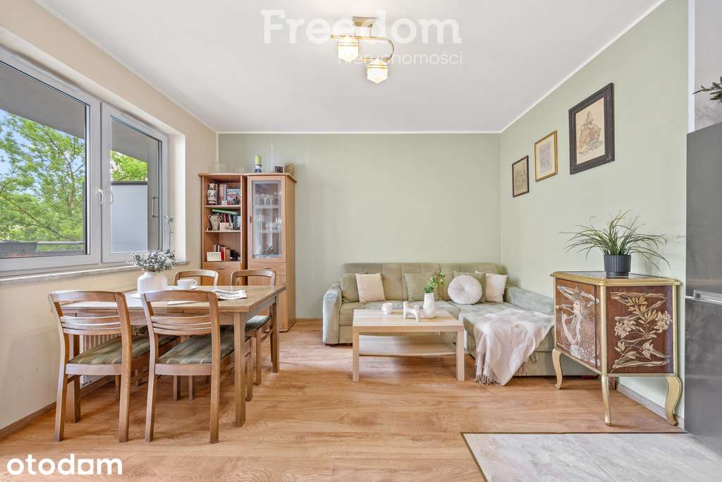 2 pokoje z balkonem w Markach