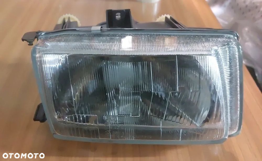 Reflektor prawy pasuje do Volkswagen Caddy, Polo 1995r