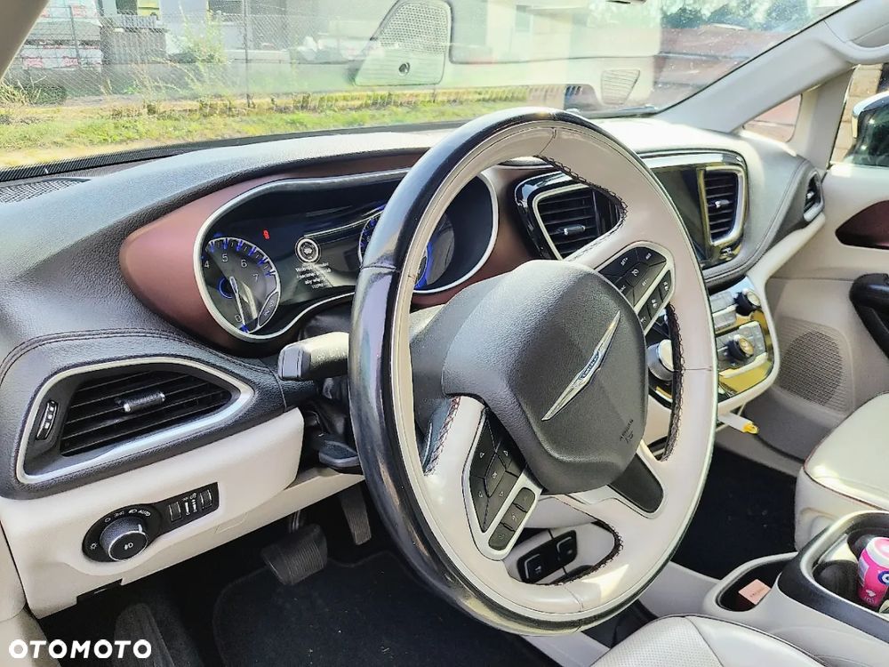 Chrysler Pacifica - 8