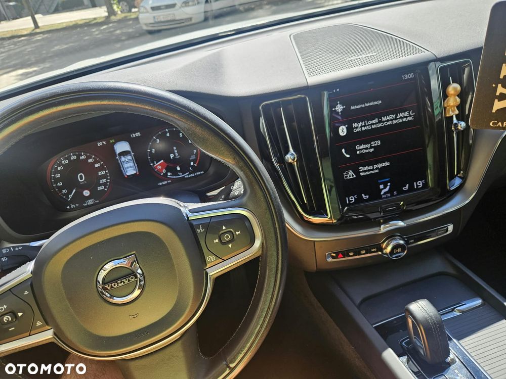 Volvo XC 60 B4 B Momentum - 4