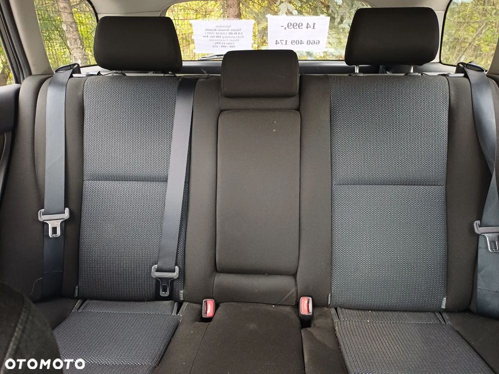 Toyota Avensis - 24