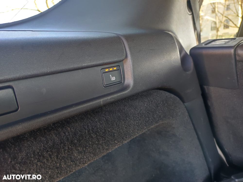 Land Rover Discovery 2.0 L SD4 HSE Luxury - 26