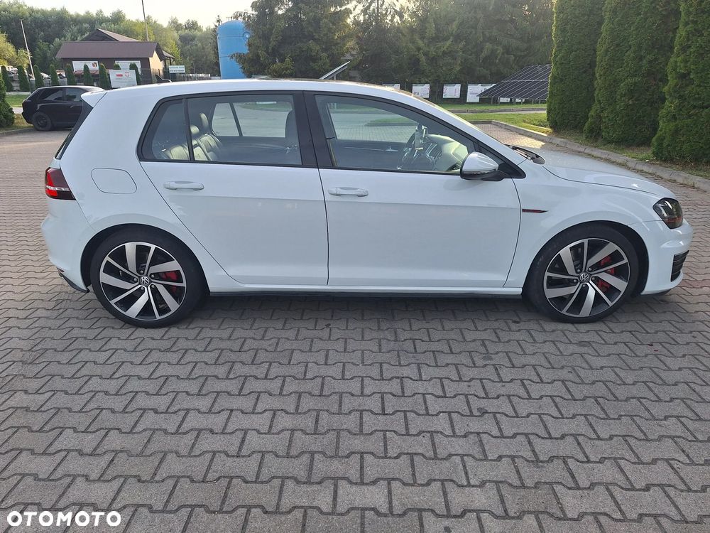 Volkswagen Golf - 15