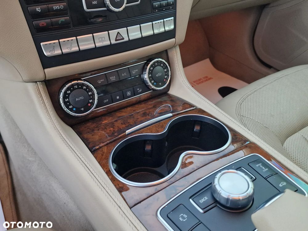 Mercedes-Benz CLS 500 BlueEff - 11