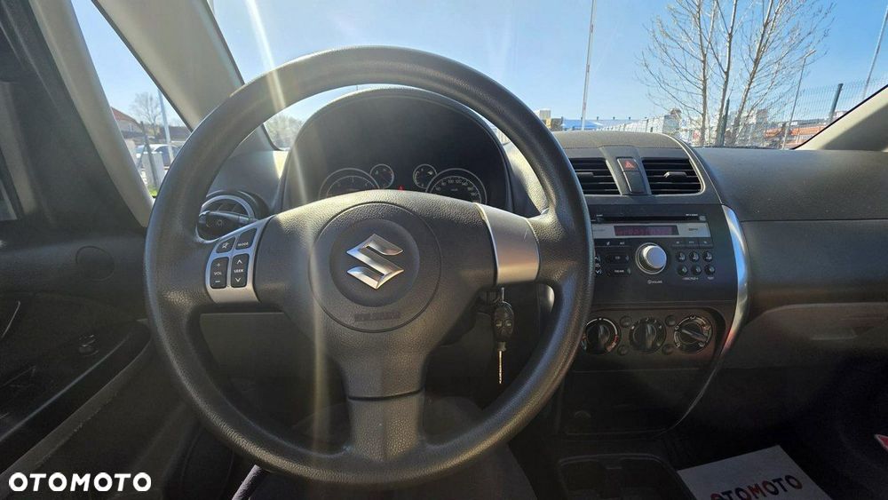 Suzuki SX4 - 10