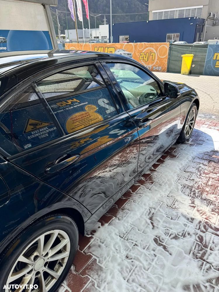 BMW Seria 3 320i Aut. - 9