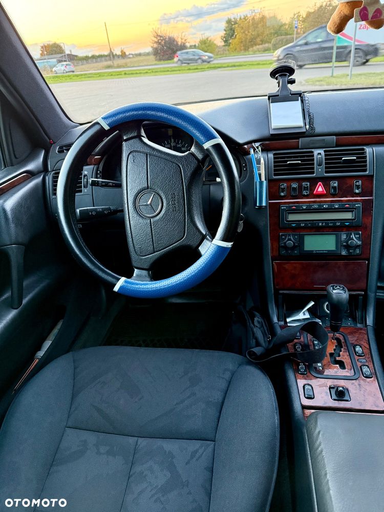 Mercedes-Benz Klasa E - 14