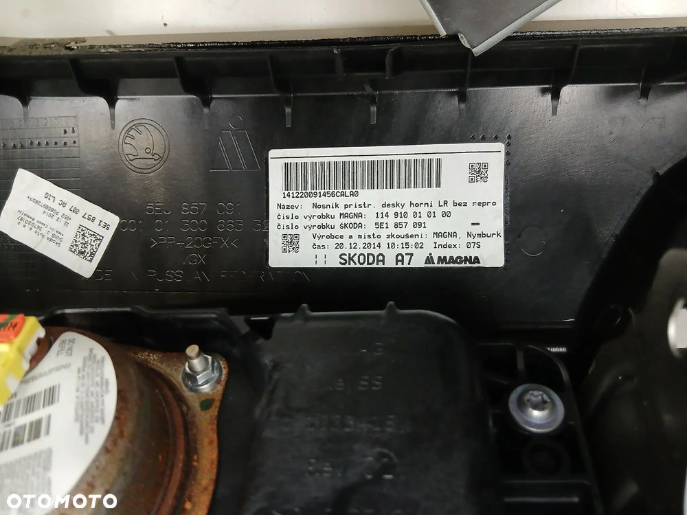 Deska rozdzielcze konsola kokpit poduszki pasy Skoda Octavia III - 7