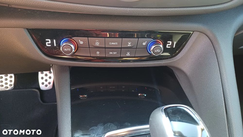 Opel Insignia 1.5 T Exclusive S&S - 26