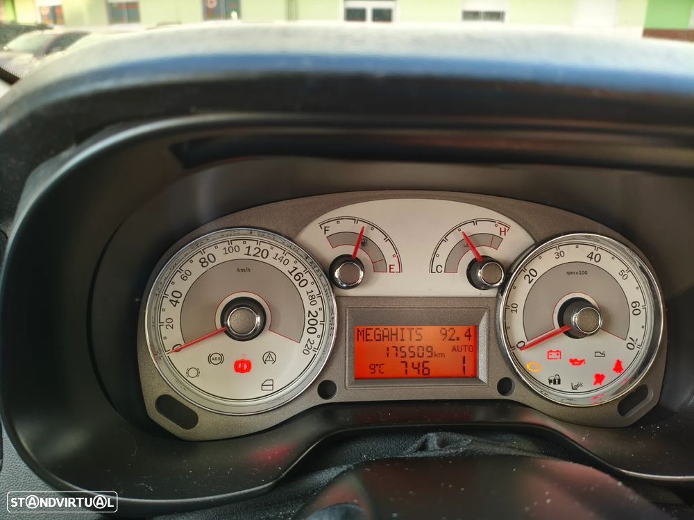 Fiat Linea 1.3 M-Jet Emotion Dualogic - 8