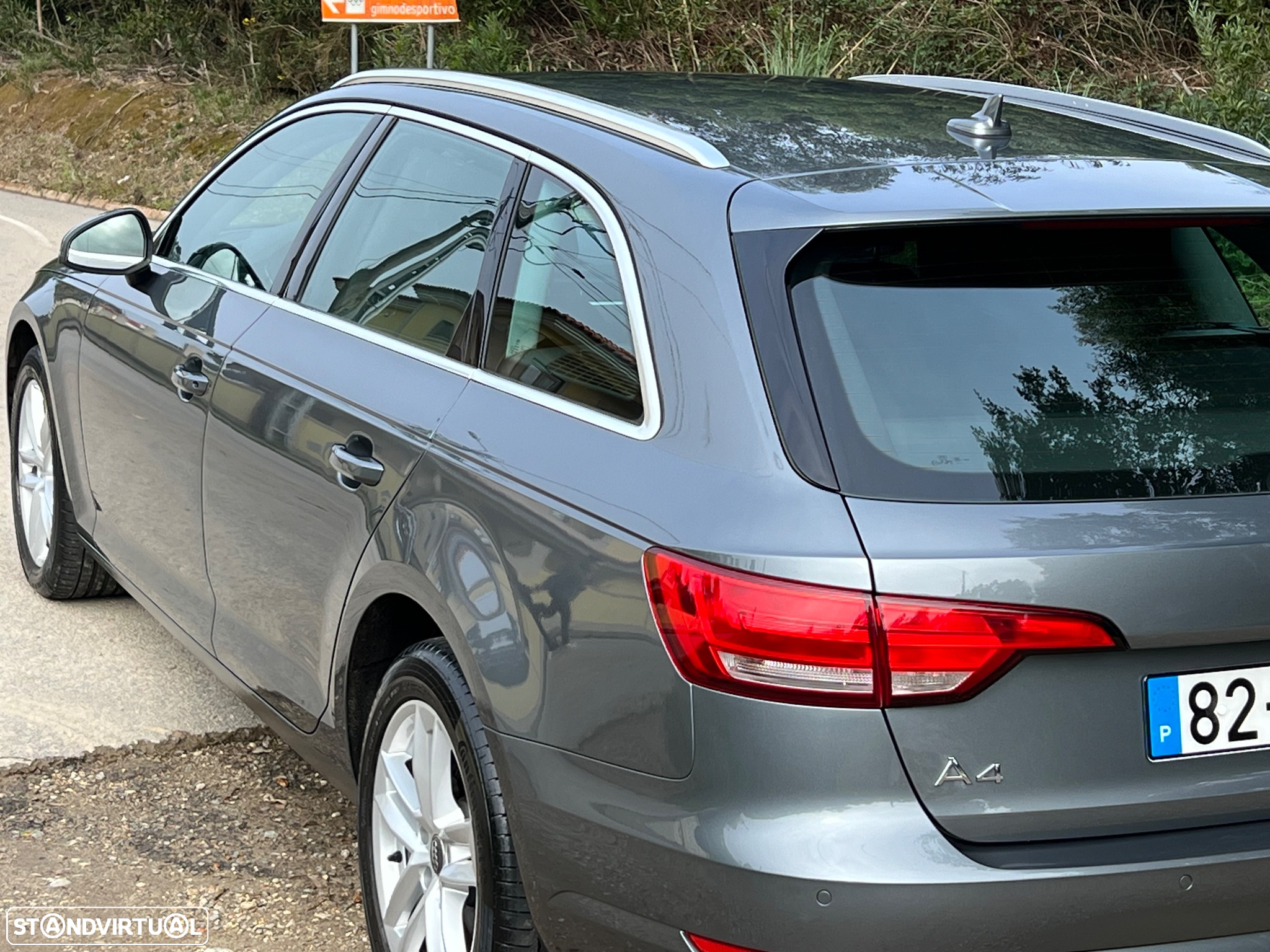 Audi A4 Avant 2.0 TDI Advance - 4