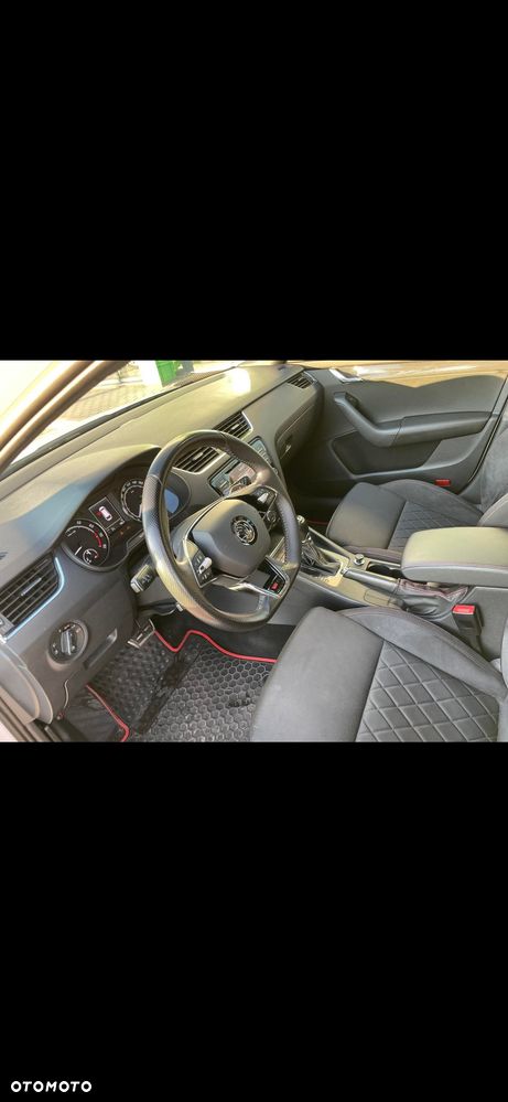 Skoda Octavia 2.0 TSI RS - 10