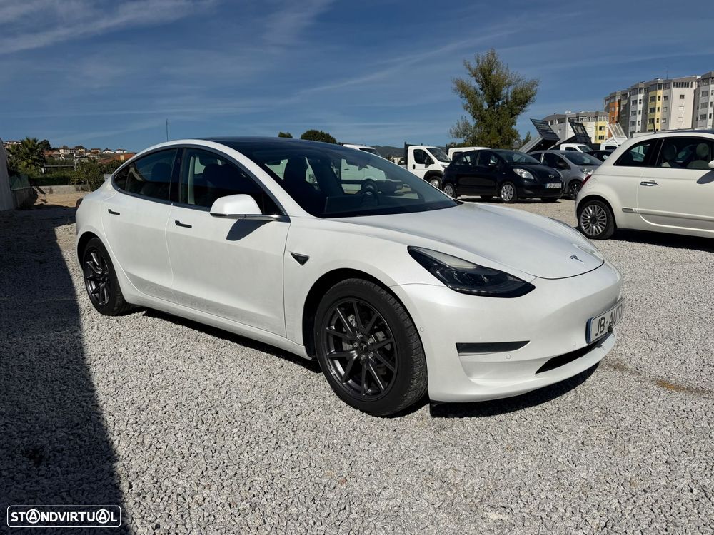 Tesla Model 3 - 3