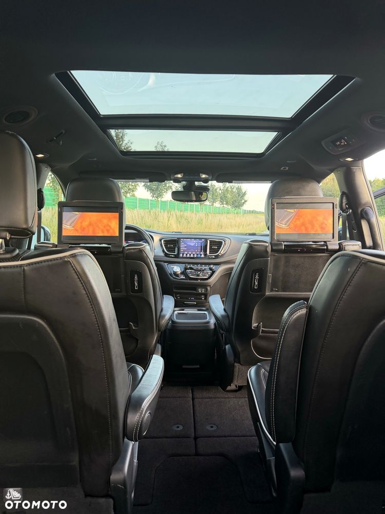 Chrysler Pacifica - 28