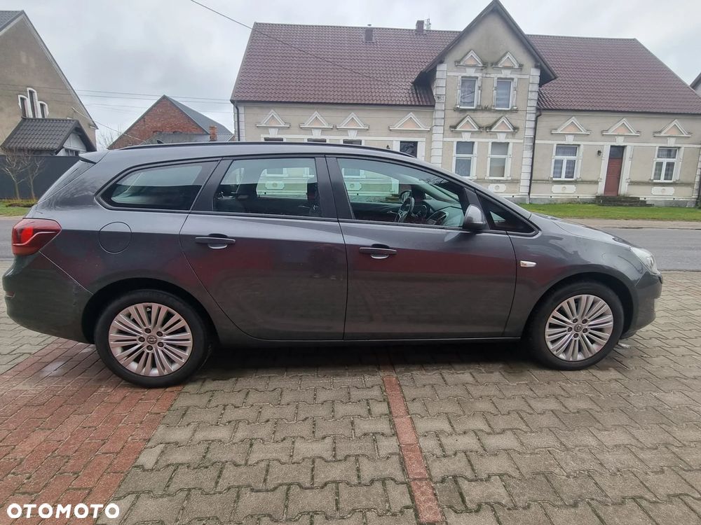 Opel Astra 2.0 CDTI DPF Sports Tourer Automatik Design Edition - 4