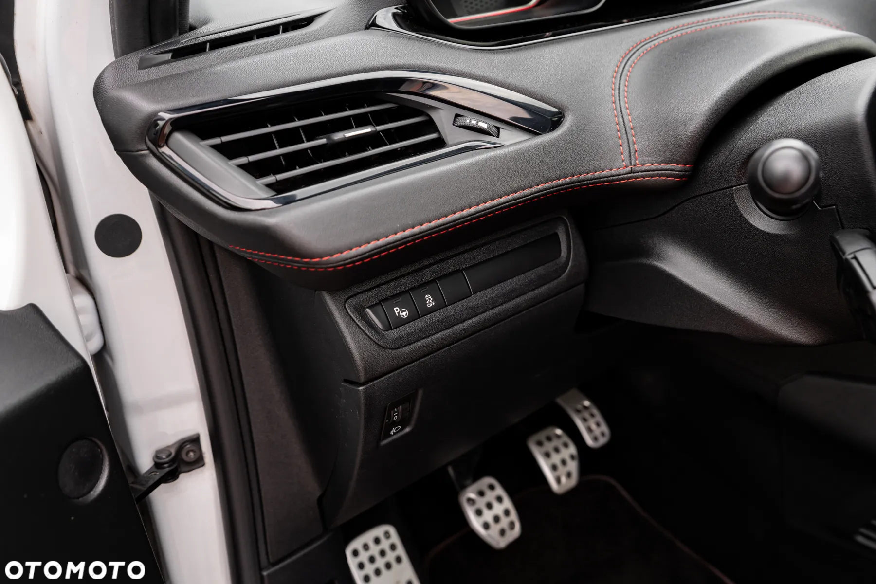 Peugeot 208 1.6 THP GTi - 20