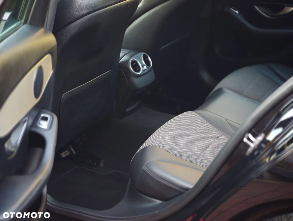 Mercedes-Benz Klasa C 180 7G-TRONIC - 22