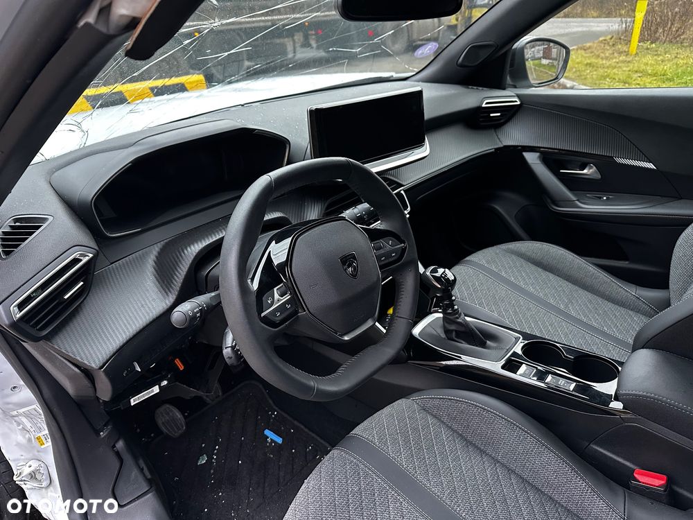 Peugeot 2008 - 9