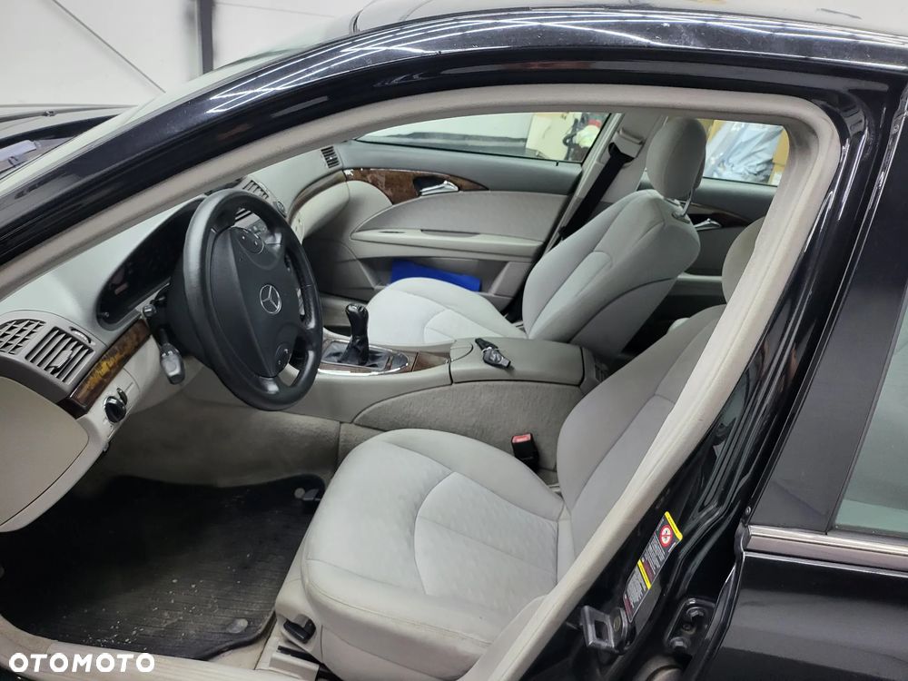 Mercedes-Benz Klasa E 200 Kompressor Classic Sport Edition - 13