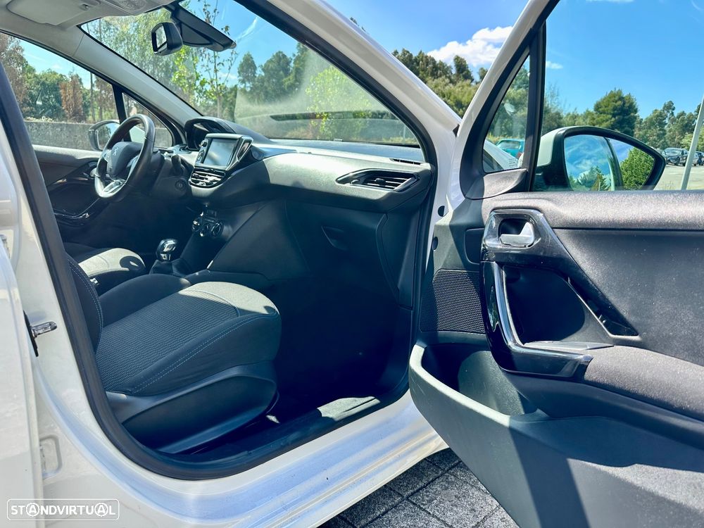 Peugeot 208 1.2 PureTech Signature - 27