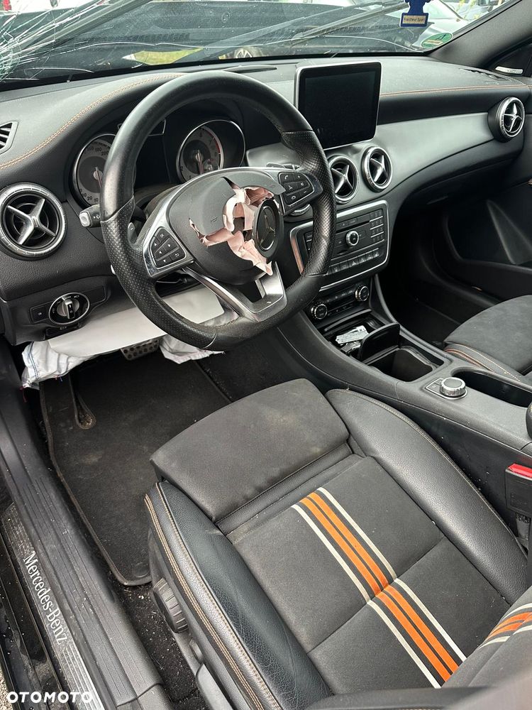 Mercedes-Benz CLA 200 7G-DCT Orange Art Edition - 7