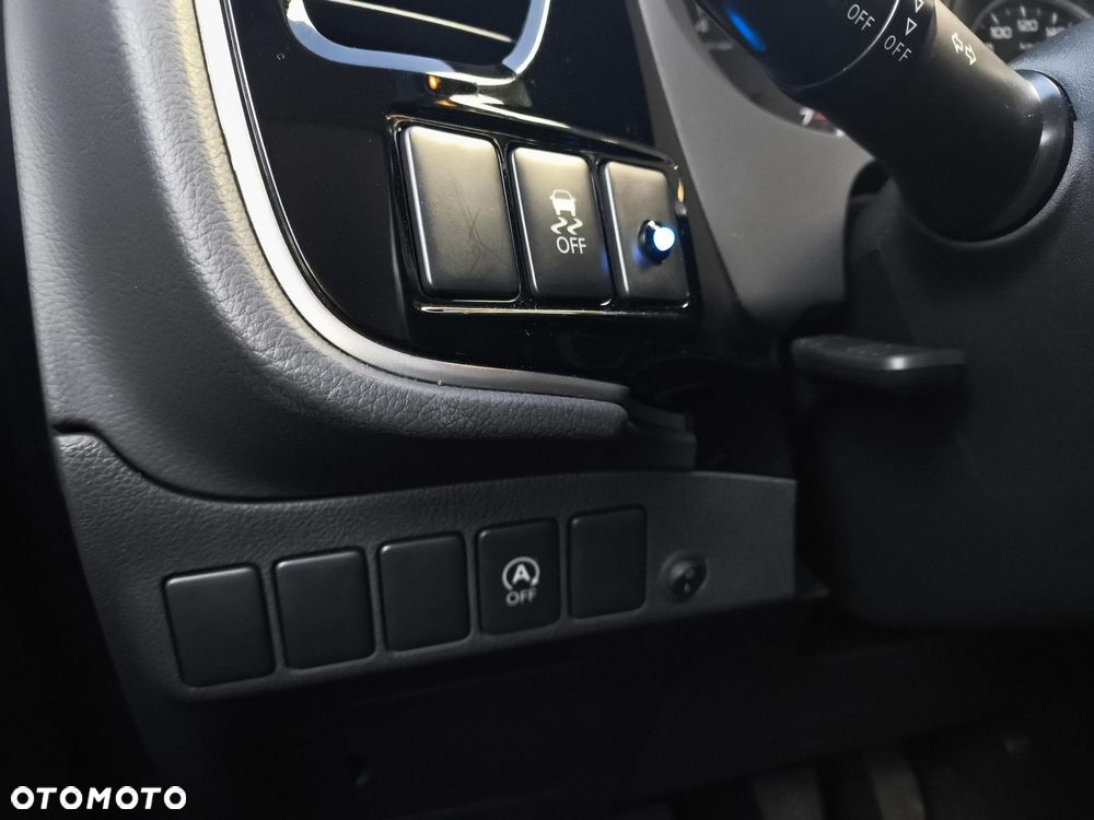 Mitsubishi Outlander - 12