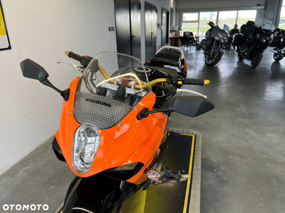Hyosung GT Comet - 18