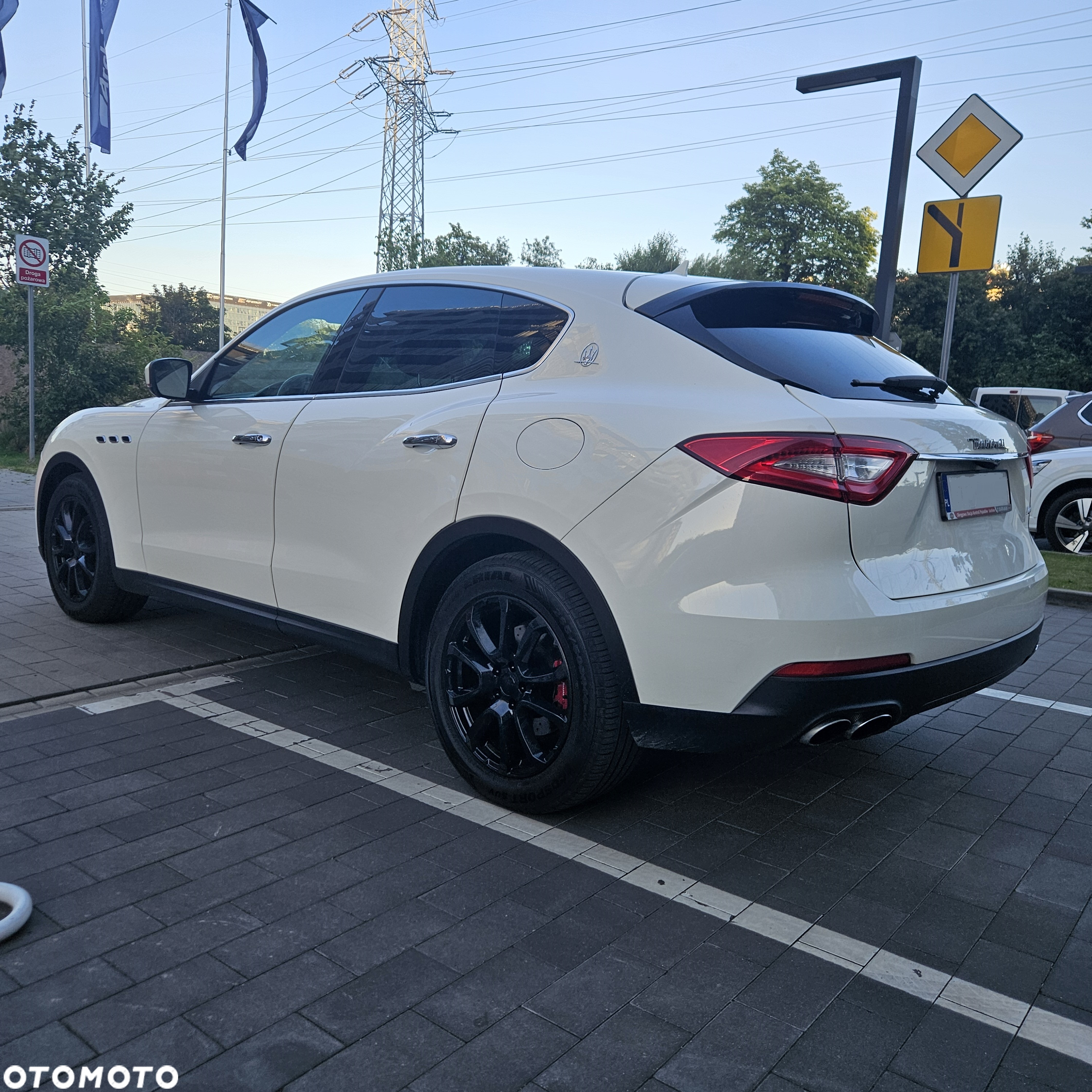 Maserati Levante Q4 Executive - 4