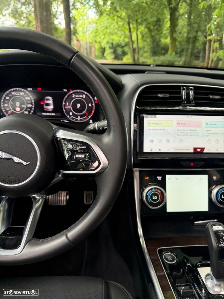 Jaguar XE 2.0 D R-Dynamic S - 19