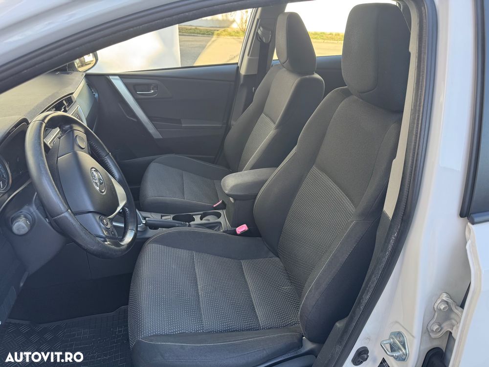 Toyota Auris - 10