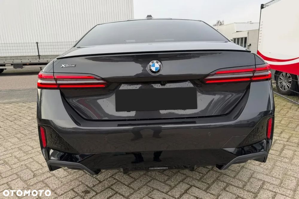 BMW Seria 5 520d xDrive mHEV M Sport - 8