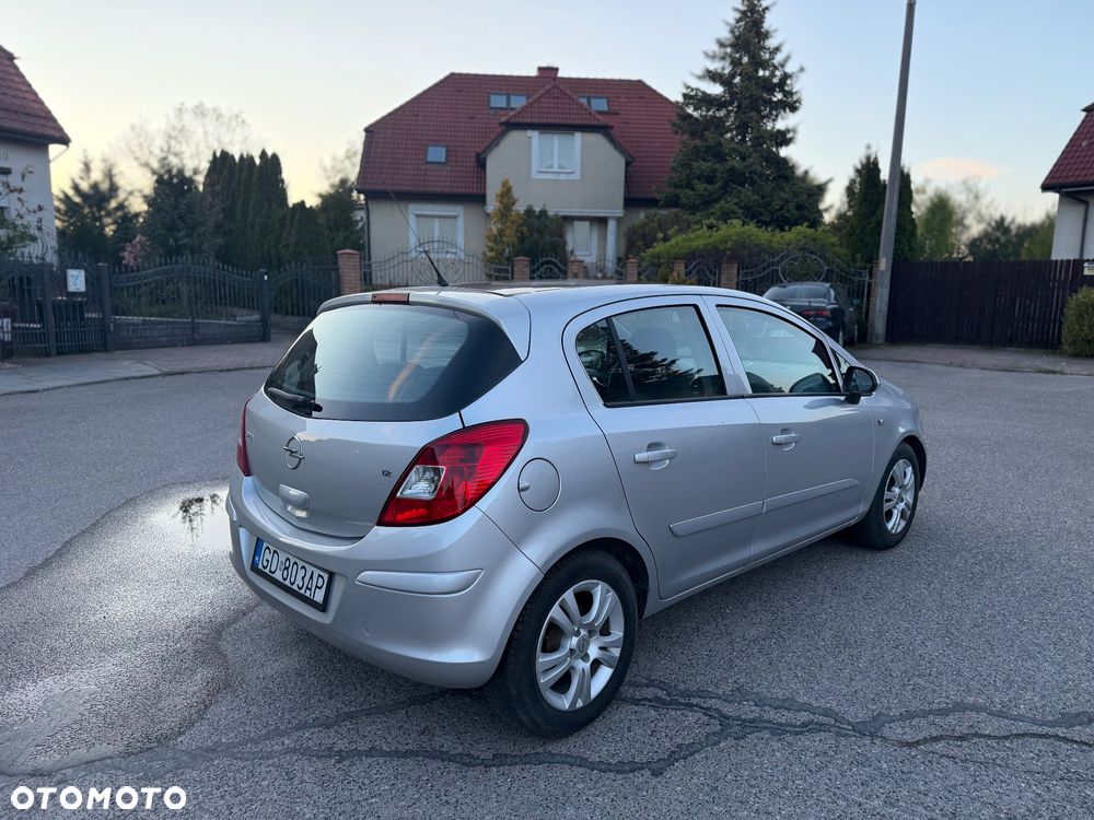 Opel Corsa 1.2 16V Cosmo - 6