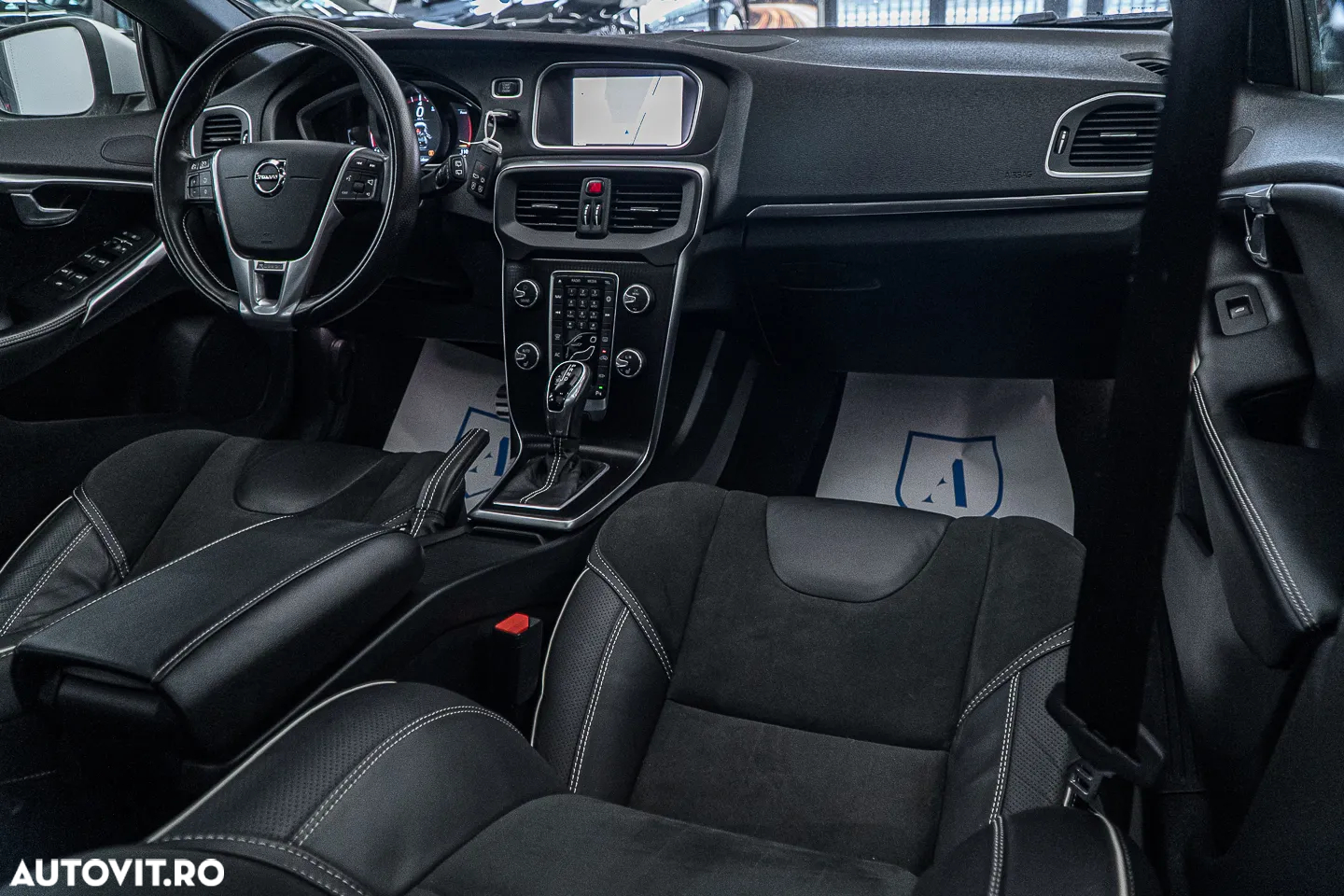 Volvo V40 T3 Geartronic RDesign - 2