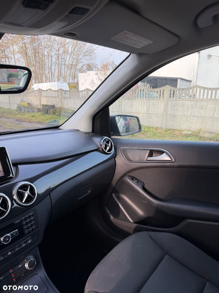 Mercedes-Benz Klasa B 180 CDI (BlueEFFICIENCY) 7G-DCT - 21