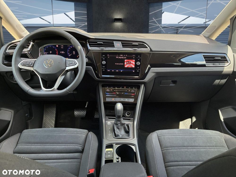 Volkswagen Touran - 11