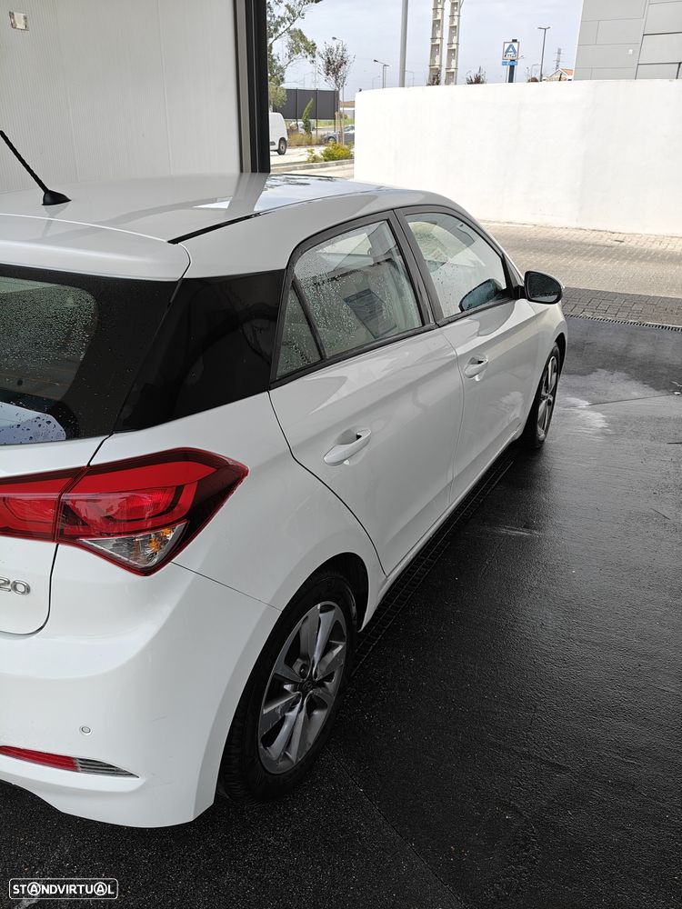 Hyundai i20 1.2 Comfort+Pack de lançamento - 3