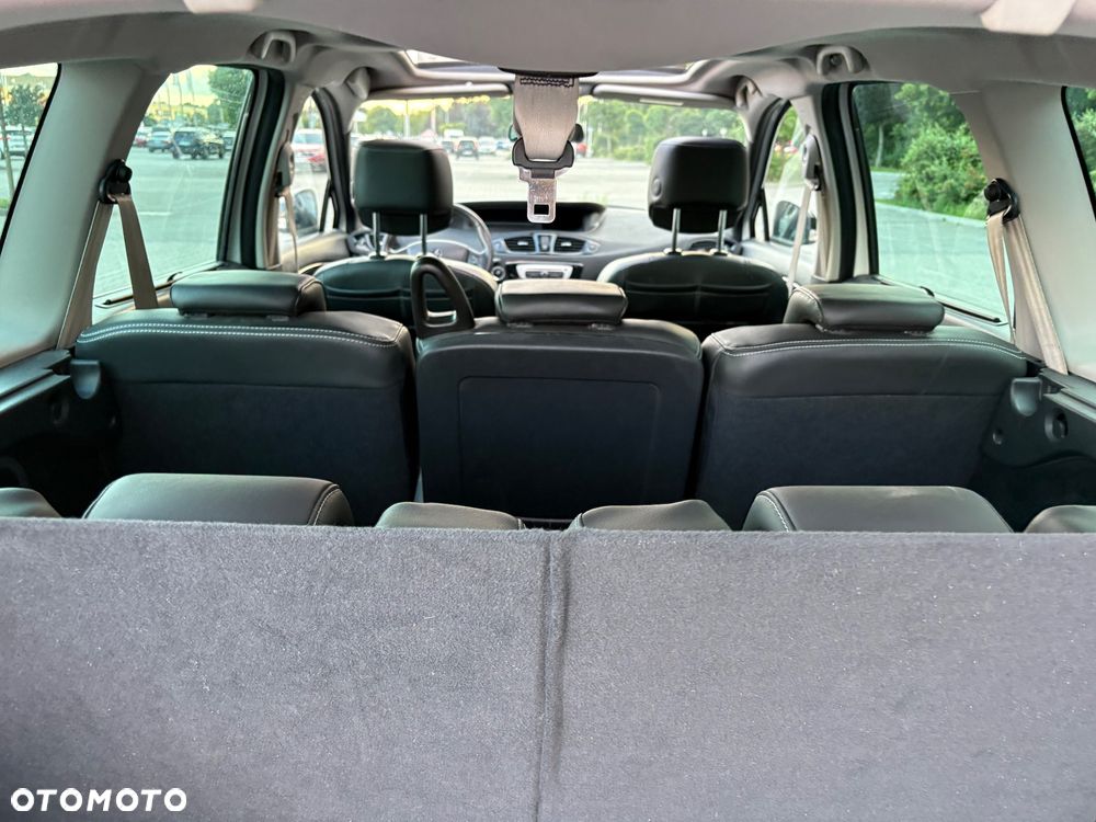 Renault Grand Scenic - 32