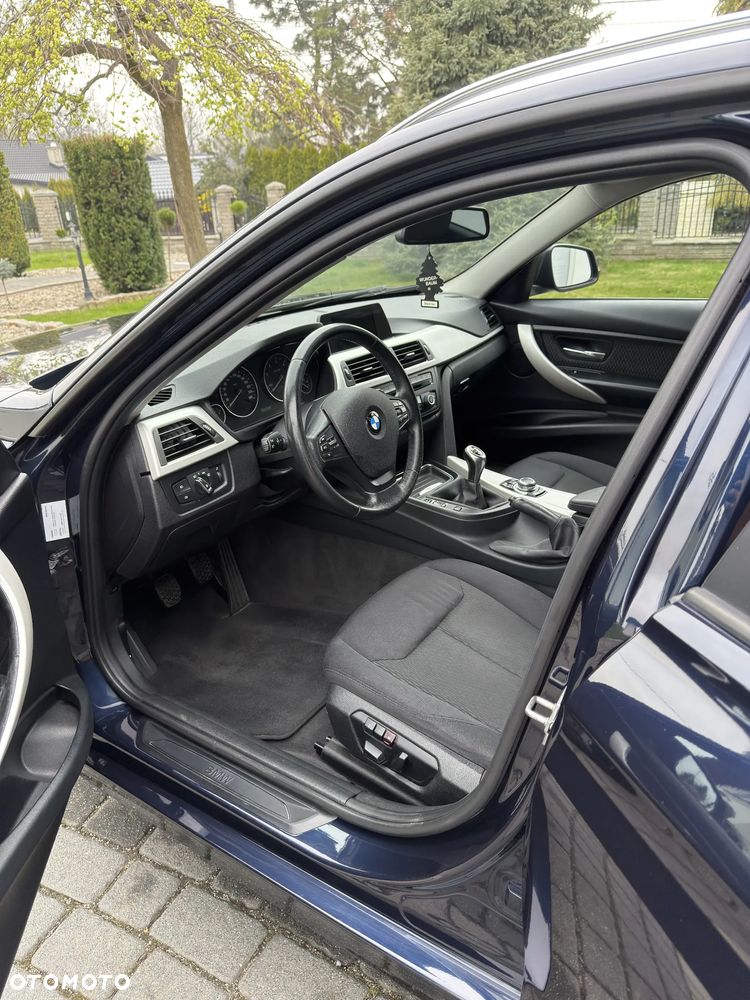 BMW Seria 3 318d DPF - 8