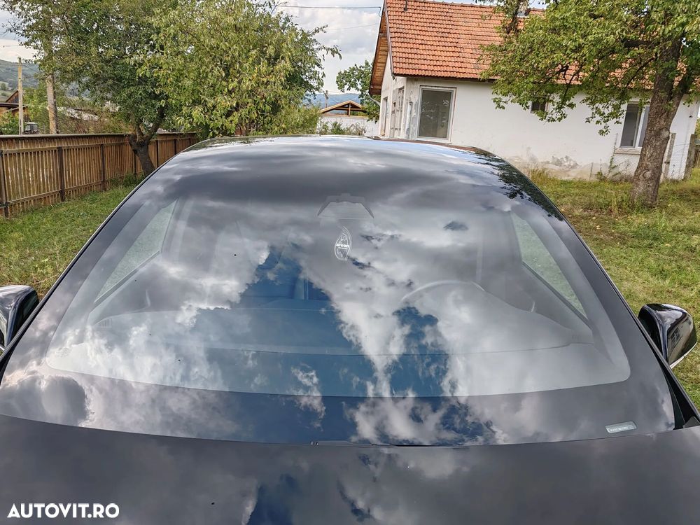 Tesla Model X - 11