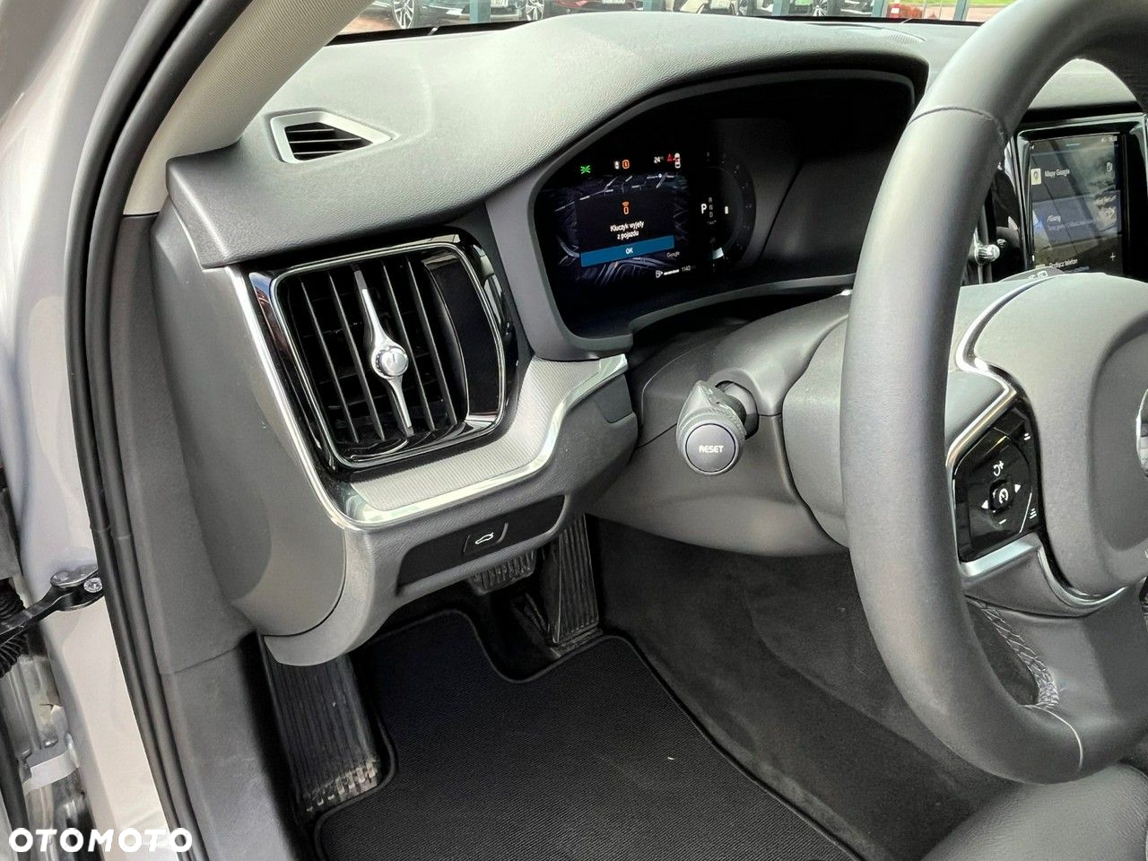 Volvo V60 B4 B DKG Plus Dark - 13