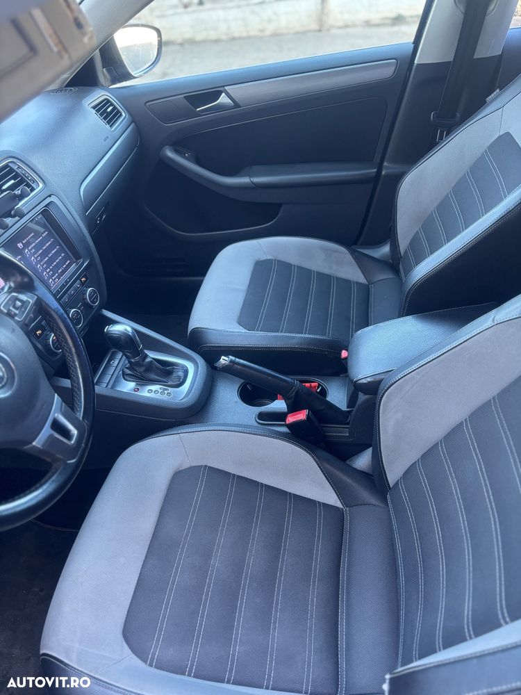 Volkswagen Jetta 2.0 TDI DSG Comfortline - 10