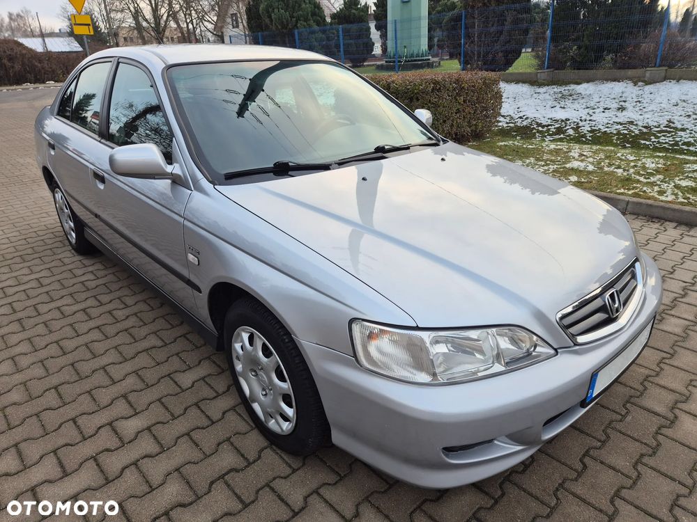 Honda Accord 1.8i LS - 1