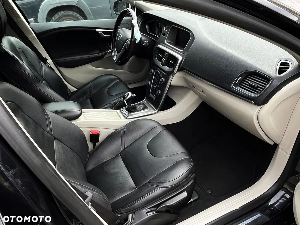 Volvo V40 D4 Summum - 14