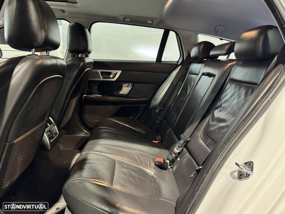 Jaguar XF Sportbrake 2.2 D R-Sport - 17