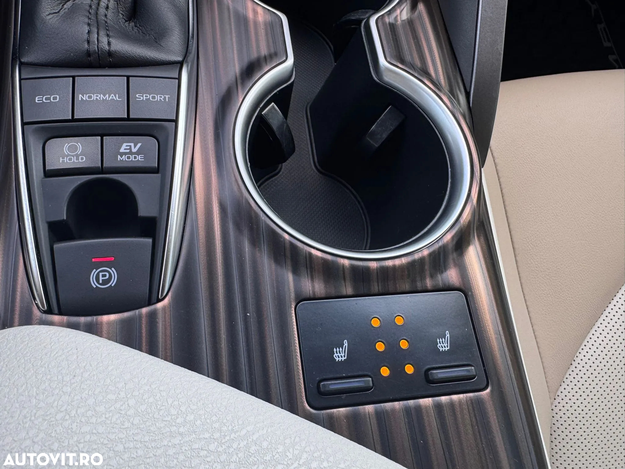 Toyota Camry 2.5 Hybrid Exclusive - 20