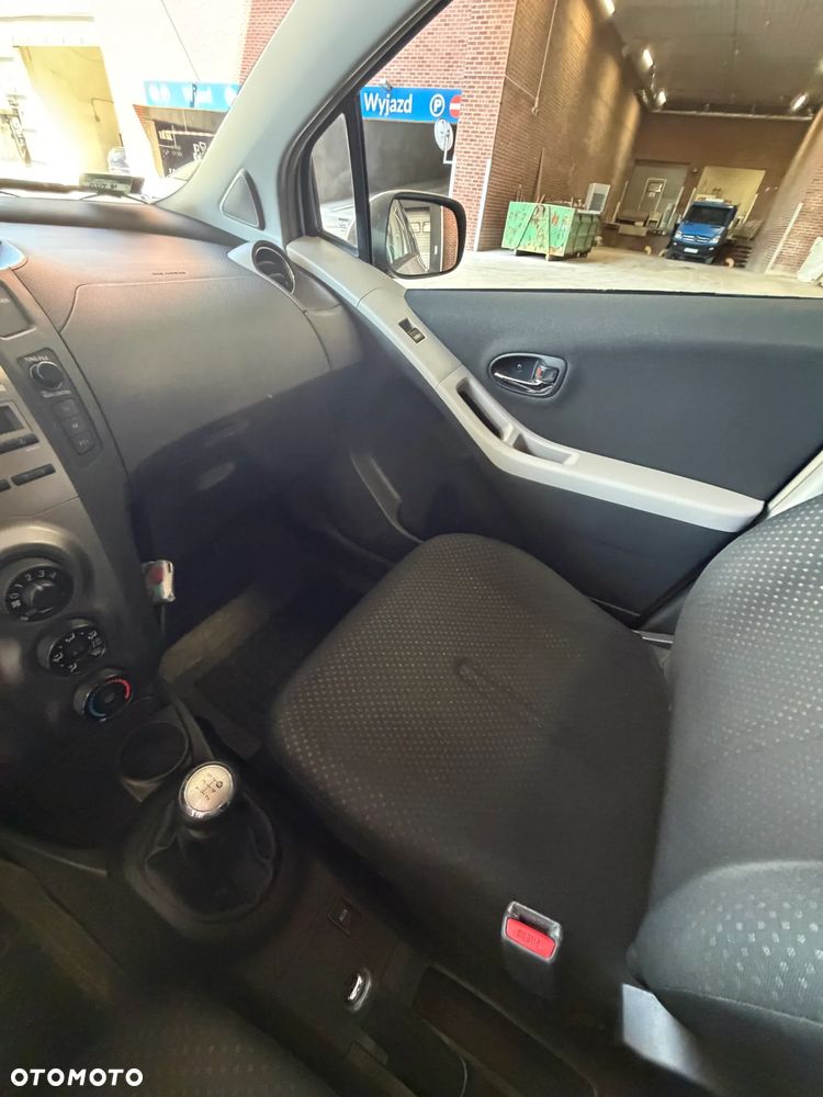 Toyota Yaris 1.0 Terra - 12