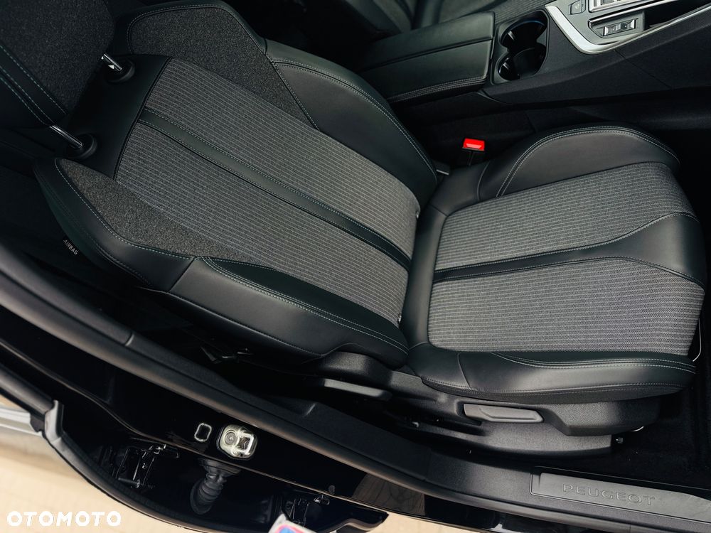 Peugeot 3008 BlueHDi 130 Stop & Start EAT8 Allure - 17