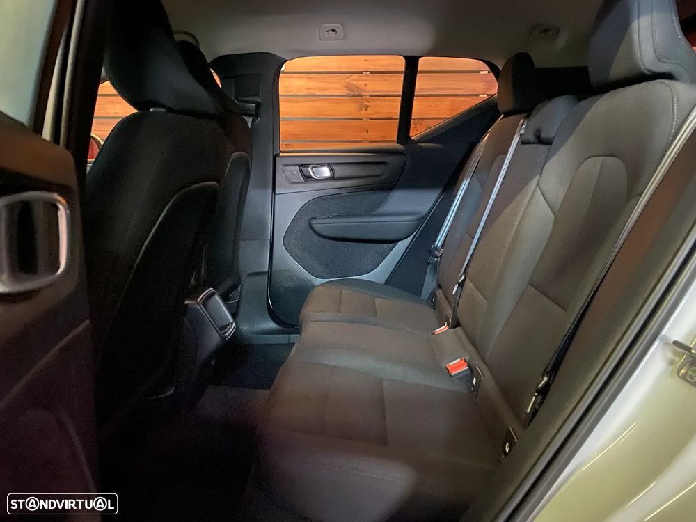 Volvo XC 40 1.5 T3 Momentum Core Geartronic - 8